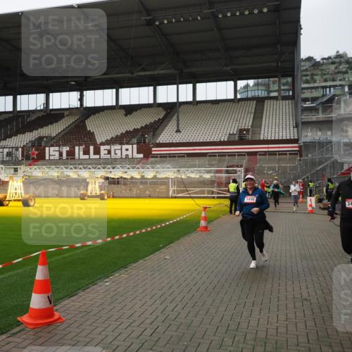 07.12.2025 - St. Pauli X-Mass-Run No. 15 Fabian Wolf http://msf.ph/oto/9422979 07.12.2025 11:56:28 Ziel 1088, 3007, 3433, 3496, 3498, 3511, 3900 meine-sportfotos.de