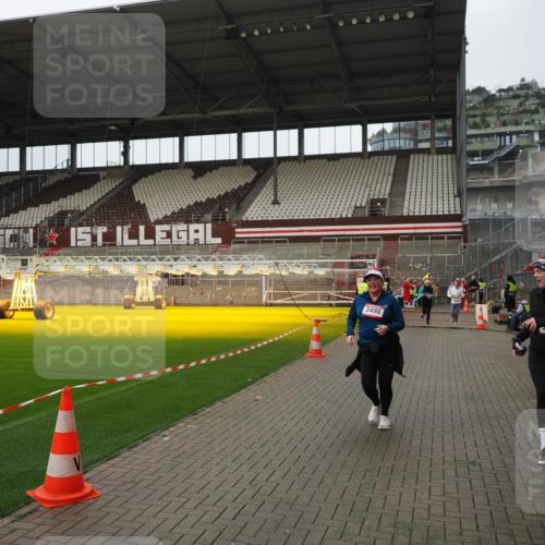 07.12.2025 - St. Pauli X-Mass-Run No. 15 Fabian Wolf http://msf.ph/oto/9422981 07.12.2025 11:56:29 Ziel 1088, 3007, 3433, 3496, 3498, 3511, 3900 meine-sportfotos.de