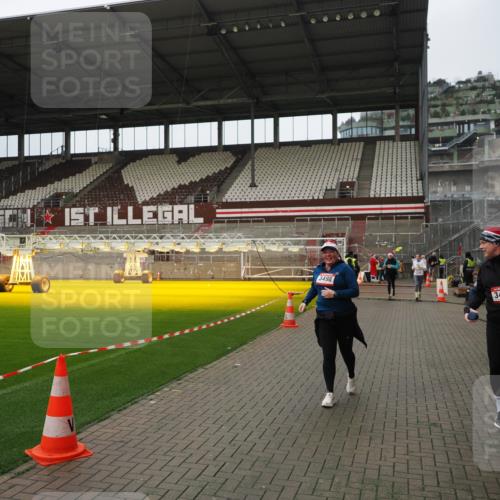 07.12.2025 - St. Pauli X-Mass-Run No. 15 Fabian Wolf http://msf.ph/oto/9422982 07.12.2025 11:56:29 Ziel 1088, 3007, 3433, 3496, 3498, 3511, 3900 meine-sportfotos.de