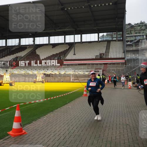 07.12.2025 - St. Pauli X-Mass-Run No. 15 Fabian Wolf http://msf.ph/oto/9422983 07.12.2025 11:56:29 Ziel 1088, 3007, 3433, 3496, 3498, 3511, 3900 meine-sportfotos.de