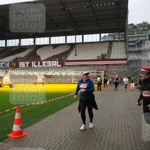 07.12.2025 - St. Pauli X-Mass-Run No. 15 Fabian Wolf http://msf.ph/oto/9422985 07.12.2025 11:56:30 Ziel 1088, 3007, 3433, 3496, 3498, 3511, 3900 meine-sportfotos.de
