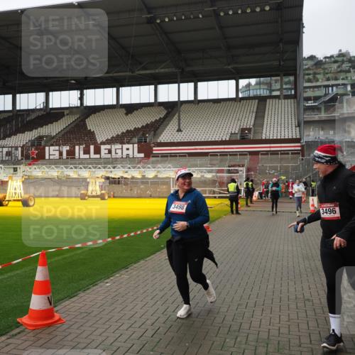 07.12.2025 - St. Pauli X-Mass-Run No. 15 Fabian Wolf http://msf.ph/oto/9422986 07.12.2025 11:56:30 Ziel 1088, 3007, 3433, 3496, 3498, 3511, 3900 meine-sportfotos.de