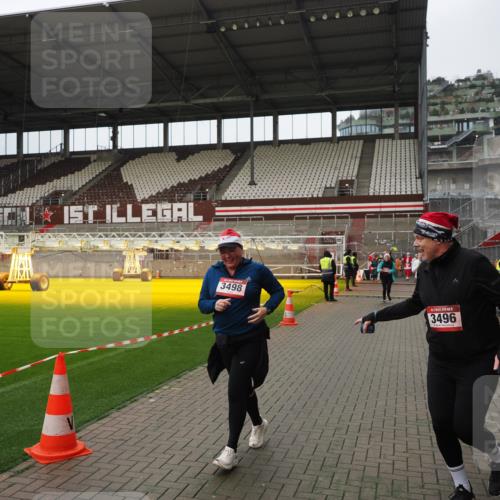 07.12.2025 - St. Pauli X-Mass-Run No. 15 Fabian Wolf http://msf.ph/oto/9422987 07.12.2025 11:56:30 Ziel 1088, 3007, 3433, 3496, 3498, 3511, 3900 meine-sportfotos.de