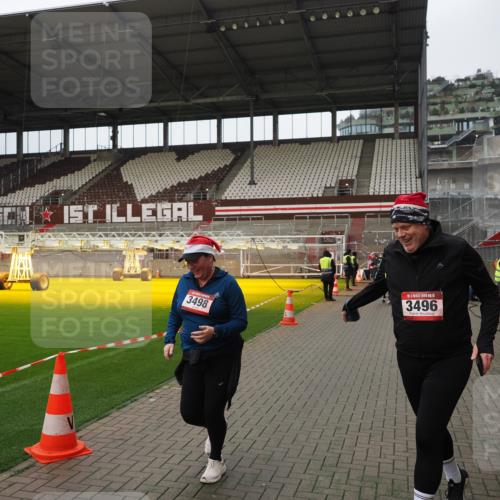 07.12.2025 - St. Pauli X-Mass-Run No. 15 Fabian Wolf http://msf.ph/oto/9422988 07.12.2025 11:56:30 Ziel 1088, 3007, 3433, 3496, 3498, 3511, 3900 meine-sportfotos.de