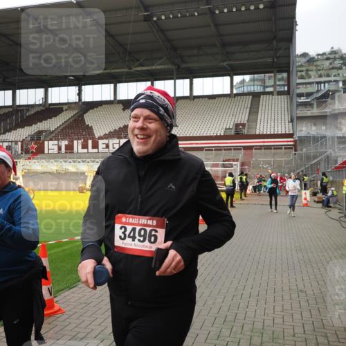 07.12.2025 - St. Pauli X-Mass-Run No. 15 Fabian Wolf http://msf.ph/oto/9422992 07.12.2025 11:56:31 Ziel 1088, 3007, 3433, 3496, 3498, 3511, 3900 meine-sportfotos.de
