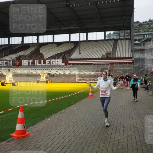07.12.2025 - St. Pauli X-Mass-Run No. 15 Fabian Wolf http://msf.ph/oto/9422995 07.12.2025 11:56:35 Ziel 1088, 2929, 2932, 3007, 3433, 3496, 3498, 3511, 3842, 3843, 3844, 3900 meine-sportfotos.de