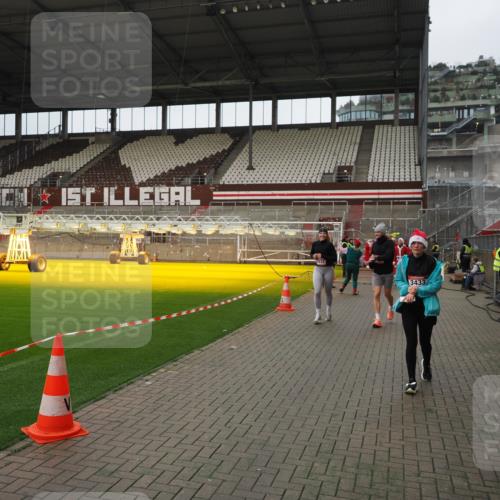 07.12.2025 - St. Pauli X-Mass-Run No. 15 Fabian Wolf http://msf.ph/oto/9423006 07.12.2025 11:56:39 Ziel 2929, 2932, 3007, 3433, 3842, 3843, 3844, 3900 meine-sportfotos.de