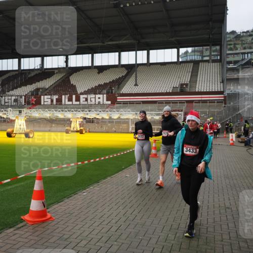 07.12.2025 - St. Pauli X-Mass-Run No. 15 Fabian Wolf http://msf.ph/oto/9423010 07.12.2025 11:56:40 Ziel 2929, 2932, 3007, 3433, 3842, 3843, 3844 meine-sportfotos.de