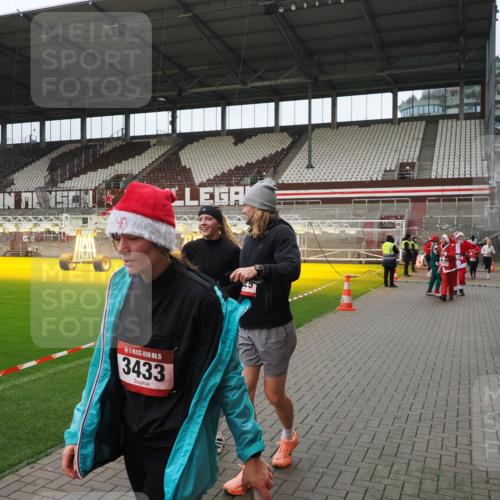 07.12.2025 - St. Pauli X-Mass-Run No. 15 Fabian Wolf http://msf.ph/oto/9423017 07.12.2025 11:56:42 Ziel 2596, 2598, 2599, 2929, 2932, 3007, 3433, 3842, 3843, 3844, 4172, 4174 meine-sportfotos.de