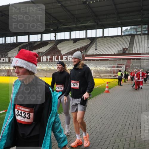 07.12.2025 - St. Pauli X-Mass-Run No. 15 Fabian Wolf http://msf.ph/oto/9423018 07.12.2025 11:56:42 Ziel 2596, 2598, 2599, 2929, 2932, 3007, 3433, 3842, 3843, 3844, 4172, 4174 meine-sportfotos.de