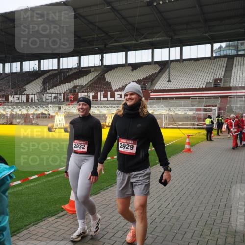 07.12.2025 - St. Pauli X-Mass-Run No. 15 Fabian Wolf http://msf.ph/oto/9423020 07.12.2025 11:56:43 Ziel 2596, 2598, 2599, 2929, 2932, 3007, 3433, 3842, 3843, 3844, 4172, 4174 meine-sportfotos.de