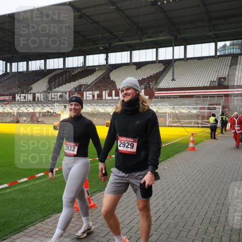 07.12.2025 - St. Pauli X-Mass-Run No. 15 Fabian Wolf http://msf.ph/oto/9423021 07.12.2025 11:56:43 Ziel 2596, 2598, 2599, 2929, 2932, 3007, 3433, 3842, 3843, 3844, 4172, 4174 meine-sportfotos.de