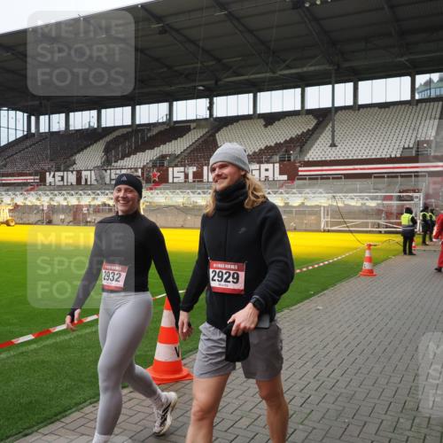 07.12.2025 - St. Pauli X-Mass-Run No. 15 Fabian Wolf http://msf.ph/oto/9423022 07.12.2025 11:56:43 Ziel 2596, 2598, 2599, 2929, 2932, 3007, 3433, 3842, 3843, 3844, 4172, 4174 meine-sportfotos.de