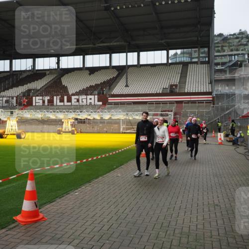 07.12.2025 - St. Pauli X-Mass-Run No. 15 Fabian Wolf http://msf.ph/oto/9423050 07.12.2025 11:56:55 Ziel 1271, 2596, 2598, 2599, 2824, 2825, 2826, 3383, 3459, 3842, 3844, 4172, 4174 meine-sportfotos.de