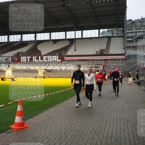 07.12.2025 - St. Pauli X-Mass-Run No. 15 Fabian Wolf http://msf.ph/oto/9423053 07.12.2025 11:56:56 Ziel 722, 1271, 2596, 2598, 2599, 2824, 2825, 2826, 3383, 3459, 4172, 4174 meine-sportfotos.de