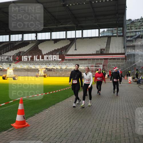 07.12.2025 - St. Pauli X-Mass-Run No. 15 Fabian Wolf http://msf.ph/oto/9423054 07.12.2025 11:56:56 Ziel 722, 1271, 2596, 2598, 2599, 2824, 2825, 2826, 3383, 3459, 4172, 4174 meine-sportfotos.de