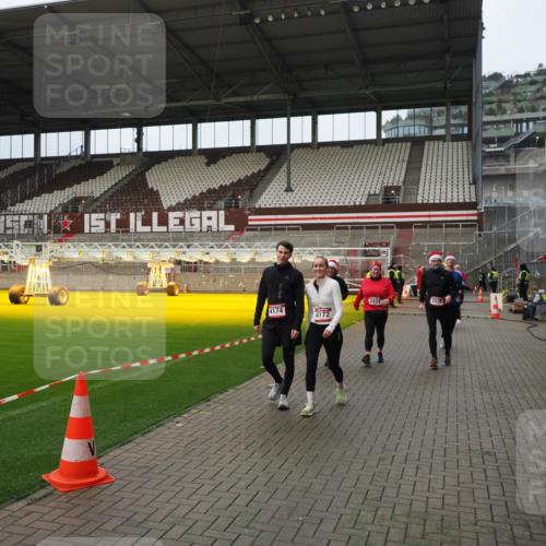 07.12.2025 - St. Pauli X-Mass-Run No. 15 Fabian Wolf http://msf.ph/oto/9423055 07.12.2025 11:56:56 Ziel 722, 1271, 2596, 2598, 2599, 2824, 2825, 2826, 3383, 3459, 4172, 4174 meine-sportfotos.de