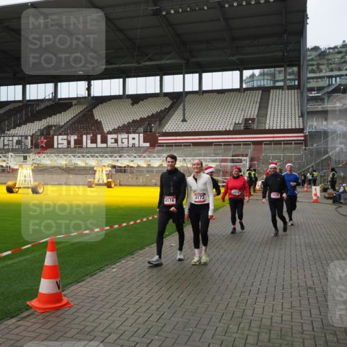07.12.2025 - St. Pauli X-Mass-Run No. 15 Fabian Wolf http://msf.ph/oto/9423056 07.12.2025 11:56:56 Ziel 722, 1271, 2596, 2598, 2599, 2824, 2825, 2826, 3383, 3459, 4172, 4174 meine-sportfotos.de
