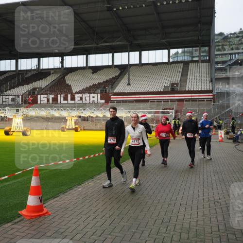 07.12.2025 - St. Pauli X-Mass-Run No. 15 Fabian Wolf http://msf.ph/oto/9423057 07.12.2025 11:56:56 Ziel 722, 1271, 2596, 2598, 2599, 2824, 2825, 2826, 3383, 3459, 4172, 4174 meine-sportfotos.de