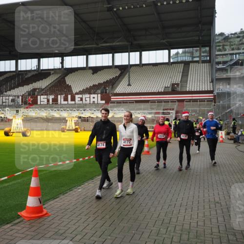 07.12.2025 - St. Pauli X-Mass-Run No. 15 Fabian Wolf http://msf.ph/oto/9423059 07.12.2025 11:56:57 Ziel 722, 1271, 2596, 2598, 2599, 2824, 2825, 2826, 3383, 3459, 4172, 4174 meine-sportfotos.de