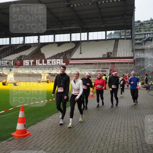 07.12.2025 - St. Pauli X-Mass-Run No. 15 Fabian Wolf http://msf.ph/oto/9423060 07.12.2025 11:56:57 Ziel 722, 1271, 2596, 2598, 2599, 2824, 2825, 2826, 3383, 3459, 4172, 4174 meine-sportfotos.de