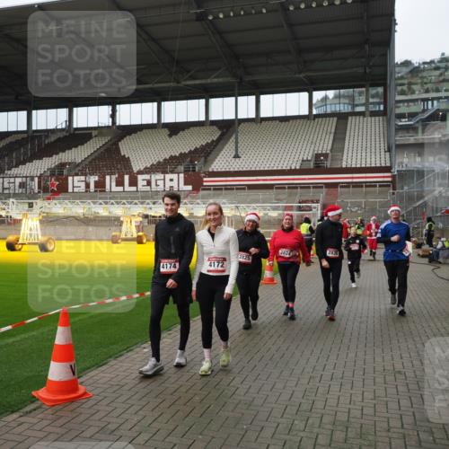 07.12.2025 - St. Pauli X-Mass-Run No. 15 Fabian Wolf http://msf.ph/oto/9423061 07.12.2025 11:56:57 Ziel 722, 1271, 2596, 2598, 2599, 2824, 2825, 2826, 3383, 3459, 4172, 4174 meine-sportfotos.de