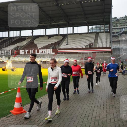 07.12.2025 - St. Pauli X-Mass-Run No. 15 Fabian Wolf http://msf.ph/oto/9423063 07.12.2025 11:56:58 Ziel 722, 1271, 2596, 2598, 2599, 2824, 2825, 2826, 3383, 3459, 4172, 4174 meine-sportfotos.de