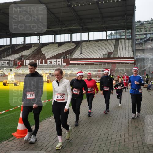 07.12.2025 - St. Pauli X-Mass-Run No. 15 Fabian Wolf http://msf.ph/oto/9423064 07.12.2025 11:56:58 Ziel 722, 1271, 2596, 2598, 2599, 2824, 2825, 2826, 3383, 3459, 4172, 4174 meine-sportfotos.de