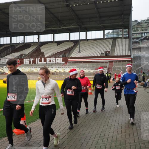07.12.2025 - St. Pauli X-Mass-Run No. 15 Fabian Wolf http://msf.ph/oto/9423066 07.12.2025 11:56:58 Ziel 722, 1271, 2596, 2598, 2599, 2824, 2825, 2826, 3383, 3459, 4172, 4174 meine-sportfotos.de