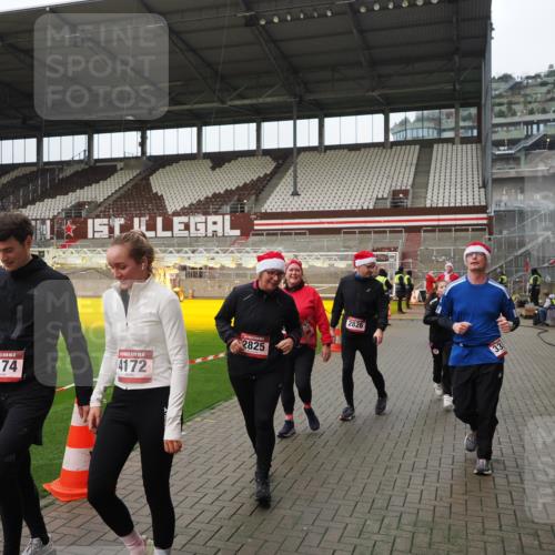 07.12.2025 - St. Pauli X-Mass-Run No. 15 Fabian Wolf http://msf.ph/oto/9423067 07.12.2025 11:56:59 Ziel 722, 1271, 2596, 2598, 2599, 2824, 2825, 2826, 3383, 3459, 4172, 4174 meine-sportfotos.de