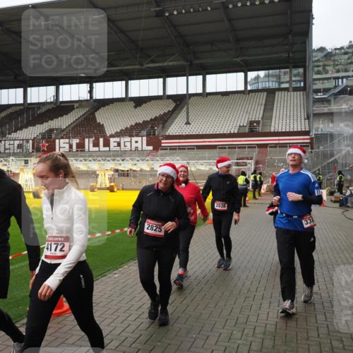 07.12.2025 - St. Pauli X-Mass-Run No. 15 Fabian Wolf http://msf.ph/oto/9423068 07.12.2025 11:56:59 Ziel 722, 1271, 2596, 2598, 2599, 2824, 2825, 2826, 3383, 3459, 4172, 4174 meine-sportfotos.de