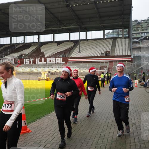 07.12.2025 - St. Pauli X-Mass-Run No. 15 Fabian Wolf http://msf.ph/oto/9423069 07.12.2025 11:56:59 Ziel 722, 1271, 2596, 2598, 2599, 2824, 2825, 2826, 3383, 3459, 4172, 4174 meine-sportfotos.de