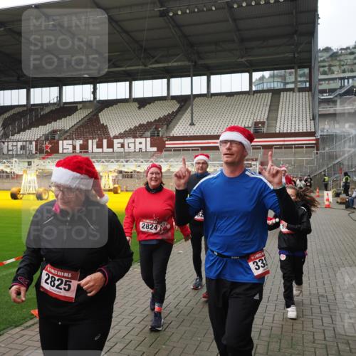 07.12.2025 - St. Pauli X-Mass-Run No. 15 Fabian Wolf http://msf.ph/oto/9423073 07.12.2025 11:57:00 Ziel 722, 1271, 2596, 2598, 2599, 2824, 2825, 2826, 3383, 3459, 4172, 4174 meine-sportfotos.de