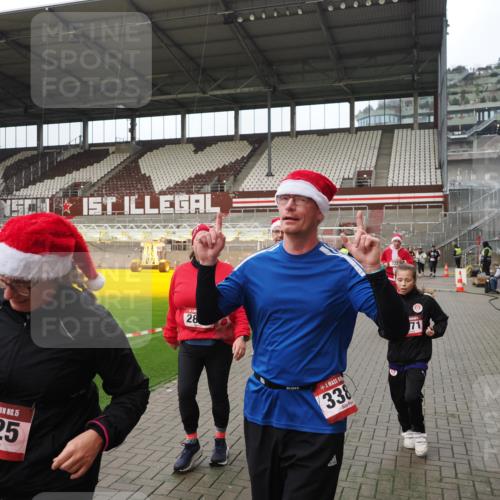 07.12.2025 - St. Pauli X-Mass-Run No. 15 Fabian Wolf http://msf.ph/oto/9423074 07.12.2025 11:57:00 Ziel 722, 1271, 2596, 2598, 2599, 2824, 2825, 2826, 3383, 3459, 4172, 4174 meine-sportfotos.de