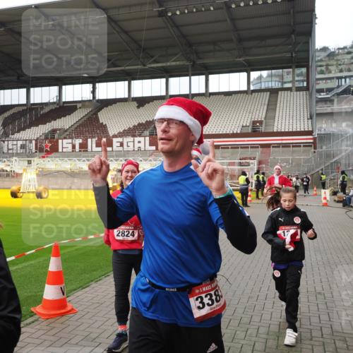 07.12.2025 - St. Pauli X-Mass-Run No. 15 Fabian Wolf http://msf.ph/oto/9423075 07.12.2025 11:57:00 Ziel 722, 1271, 2596, 2598, 2599, 2824, 2825, 2826, 3383, 3459, 4172, 4174 meine-sportfotos.de