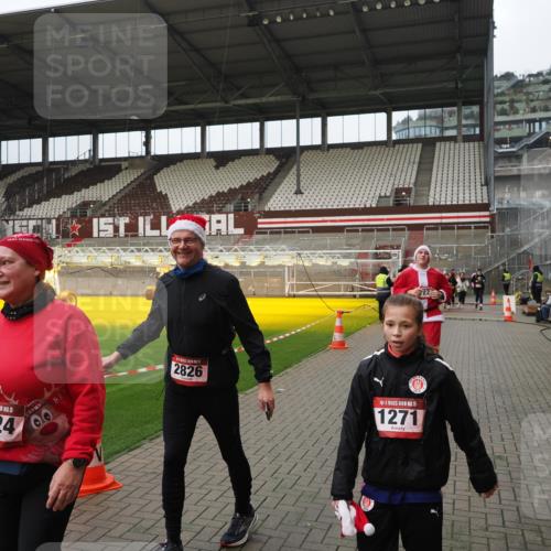07.12.2025 - St. Pauli X-Mass-Run No. 15 Fabian Wolf http://msf.ph/oto/9423080 07.12.2025 11:57:01 Ziel 722, 1271, 1836, 1877, 2596, 2598, 2599, 2824, 2825, 2826, 3383, 3459, 4172, 4174 meine-sportfotos.de