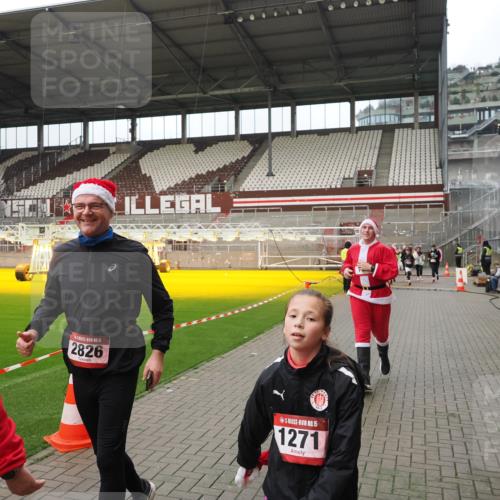 07.12.2025 - St. Pauli X-Mass-Run No. 15 Fabian Wolf http://msf.ph/oto/9423082 07.12.2025 11:57:02 Ziel 722, 1271, 1836, 1877, 2496, 2824, 2825, 2826, 3383, 3459, 4172, 4174 meine-sportfotos.de