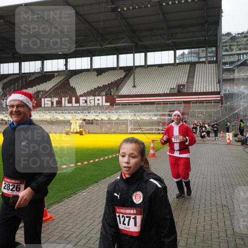 07.12.2025 - St. Pauli X-Mass-Run No. 15 Fabian Wolf http://msf.ph/oto/9423083 07.12.2025 11:57:02 Ziel 722, 1271, 1836, 1877, 2496, 2824, 2825, 2826, 3383, 3459, 4172, 4174 meine-sportfotos.de