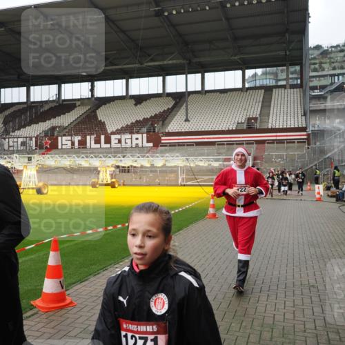 07.12.2025 - St. Pauli X-Mass-Run No. 15 Fabian Wolf http://msf.ph/oto/9423084 07.12.2025 11:57:02 Ziel 722, 1271, 1836, 1877, 2496, 2824, 2825, 2826, 3383, 3459, 4172, 4174 meine-sportfotos.de