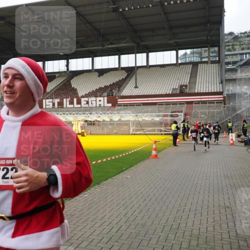 07.12.2025 - St. Pauli X-Mass-Run No. 15 Fabian Wolf http://msf.ph/oto/9423091 07.12.2025 11:57:03 Ziel 722, 1271, 1836, 1877, 2496, 2824, 2825, 2826, 3383, 3459 meine-sportfotos.de