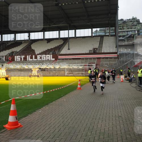 07.12.2025 - St. Pauli X-Mass-Run No. 15 Fabian Wolf http://msf.ph/oto/9423092 07.12.2025 11:57:05 Ziel 722, 1271, 1836, 1877, 2496, 2824, 2825, 2826, 3383, 3459 meine-sportfotos.de