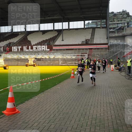 07.12.2025 - St. Pauli X-Mass-Run No. 15 Fabian Wolf http://msf.ph/oto/9423094 07.12.2025 11:57:05 Ziel 722, 1271, 1836, 1877, 2496, 2824, 2825, 2826, 3383, 3459 meine-sportfotos.de