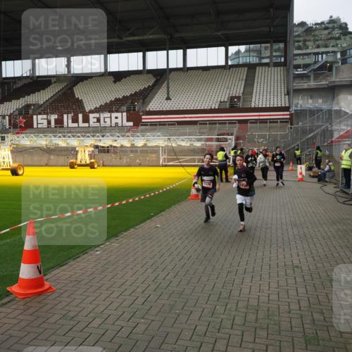 07.12.2025 - St. Pauli X-Mass-Run No. 15 Fabian Wolf http://msf.ph/oto/9423095 07.12.2025 11:57:05 Ziel 722, 1271, 1836, 1877, 2496, 2824, 2825, 2826, 3383, 3459 meine-sportfotos.de
