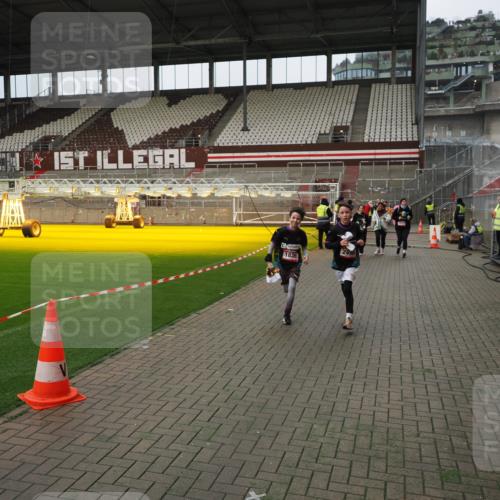 07.12.2025 - St. Pauli X-Mass-Run No. 15 Fabian Wolf http://msf.ph/oto/9423096 07.12.2025 11:57:06 Ziel 722, 1271, 1836, 1877, 2496, 2825, 2826, 3383 meine-sportfotos.de