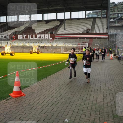 07.12.2025 - St. Pauli X-Mass-Run No. 15 Fabian Wolf http://msf.ph/oto/9423097 07.12.2025 11:57:06 Ziel 722, 1271, 1836, 1877, 2496, 2825, 2826, 3383 meine-sportfotos.de