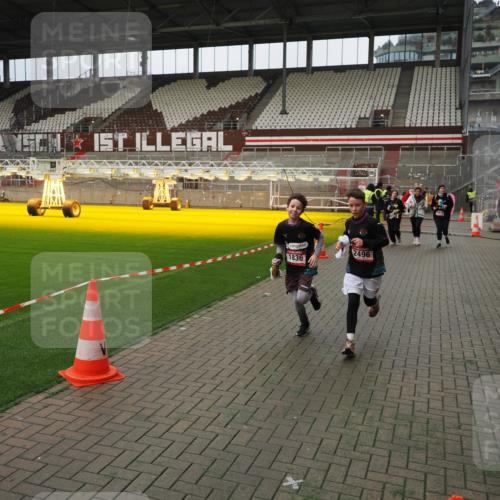 07.12.2025 - St. Pauli X-Mass-Run No. 15 Fabian Wolf http://msf.ph/oto/9423098 07.12.2025 11:57:06 Ziel 722, 1271, 1836, 1877, 2496, 2825, 2826, 3383 meine-sportfotos.de