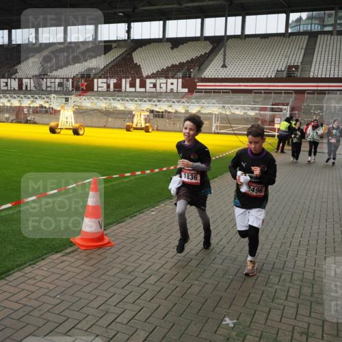 07.12.2025 - St. Pauli X-Mass-Run No. 15 Fabian Wolf http://msf.ph/oto/9423100 07.12.2025 11:57:06 Ziel 722, 1271, 1836, 1877, 2496, 2825, 2826, 3383 meine-sportfotos.de