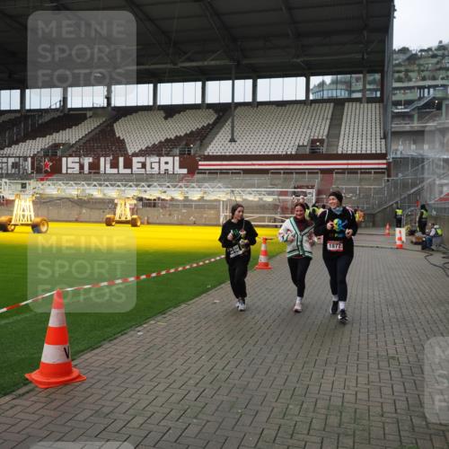 07.12.2025 - St. Pauli X-Mass-Run No. 15 Fabian Wolf http://msf.ph/oto/9423103 07.12.2025 11:57:10 Ziel 722, 1271, 1836, 1877, 2496, 3383 meine-sportfotos.de