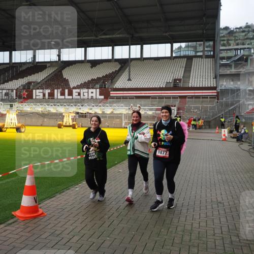 07.12.2025 - St. Pauli X-Mass-Run No. 15 Fabian Wolf http://msf.ph/oto/9423105 07.12.2025 11:57:11 Ziel 722, 1271, 1836, 1877, 2496, 3383 meine-sportfotos.de