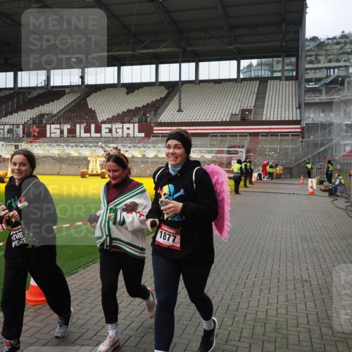 07.12.2025 - St. Pauli X-Mass-Run No. 15 Fabian Wolf http://msf.ph/oto/9423109 07.12.2025 11:57:12 Ziel 722, 1271, 1836, 1877, 2496, 3383 meine-sportfotos.de
